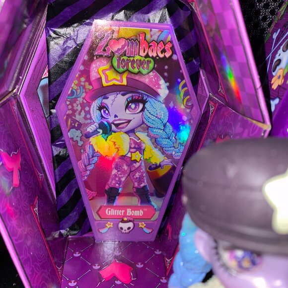 Zombaes Forever - Picture 13 of 14